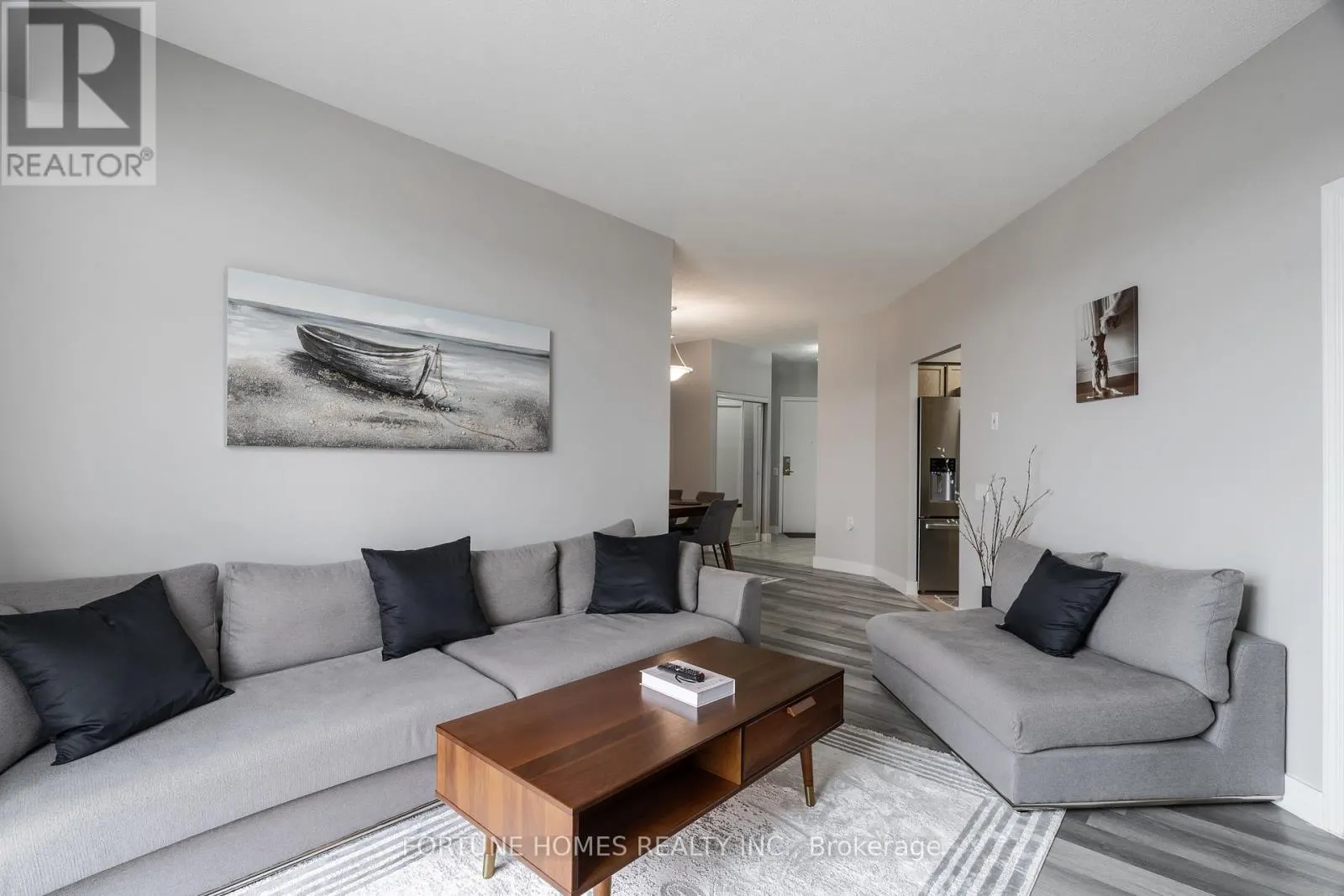 816 - 650 LAWRENCE AVENUE W