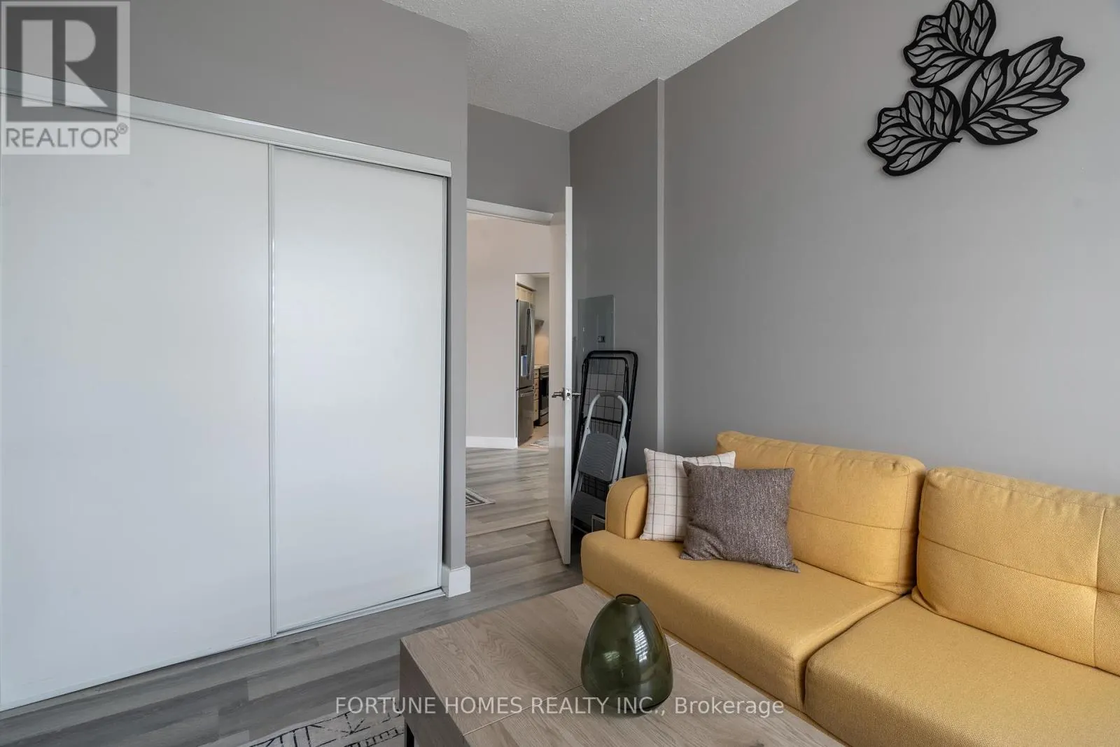 816 - 650 LAWRENCE AVENUE W