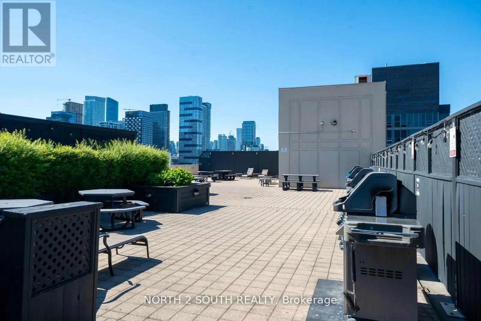 214 - 323 RICHMOND STREET E