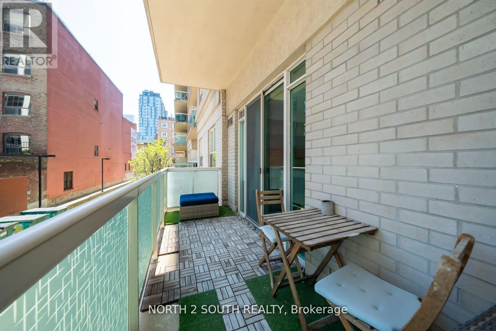 214 - 323 RICHMOND STREET E