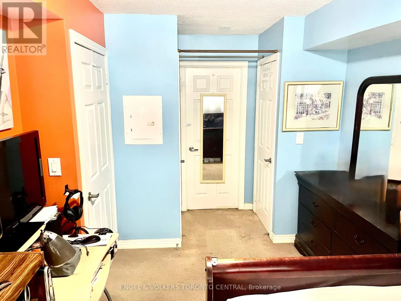208 - 225 WELLESLEY STREET E