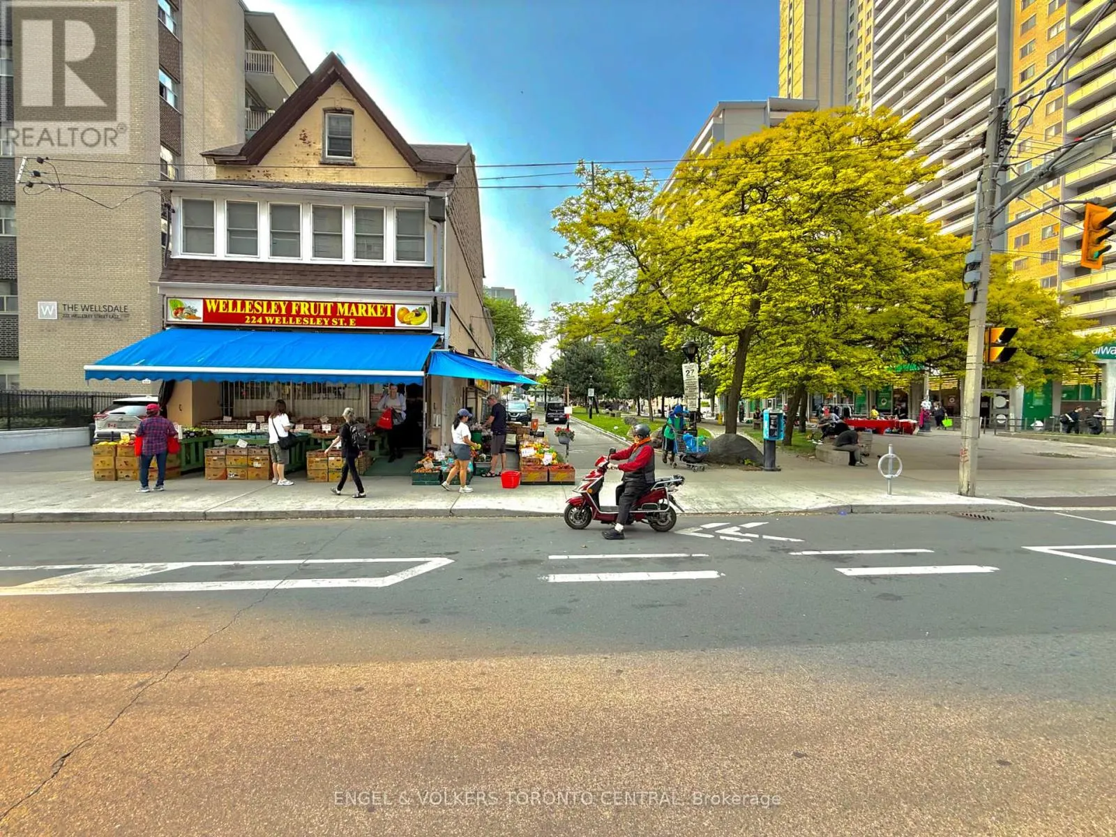 208 - 225 WELLESLEY STREET E