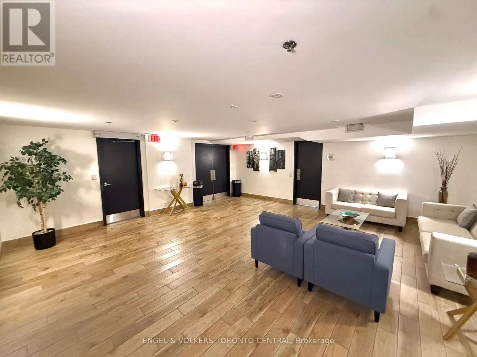 208 - 225 WELLESLEY STREET E