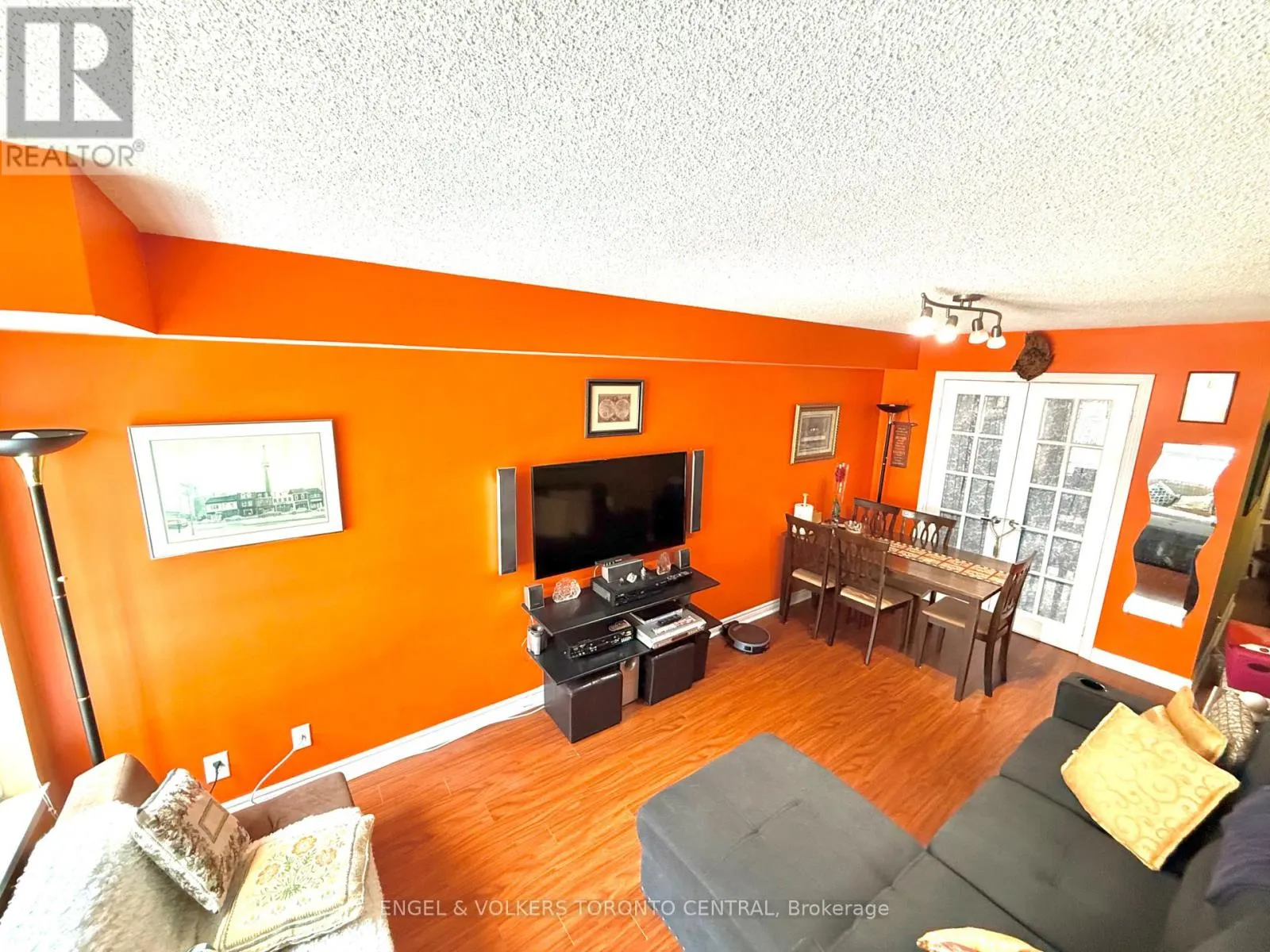 208 - 225 WELLESLEY STREET E