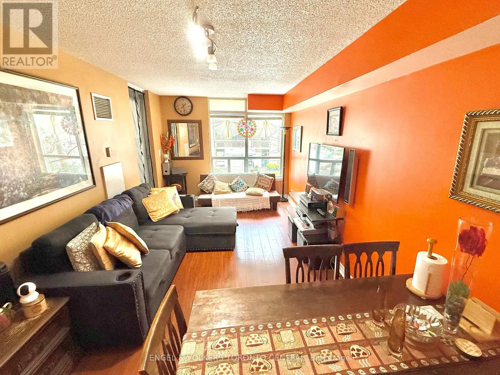 208 - 225 WELLESLEY STREET E