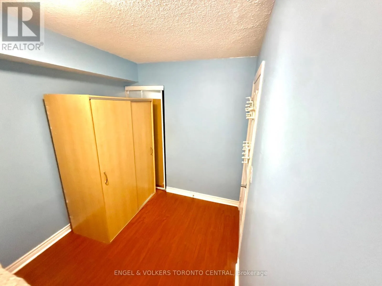 208 - 225 WELLESLEY STREET E