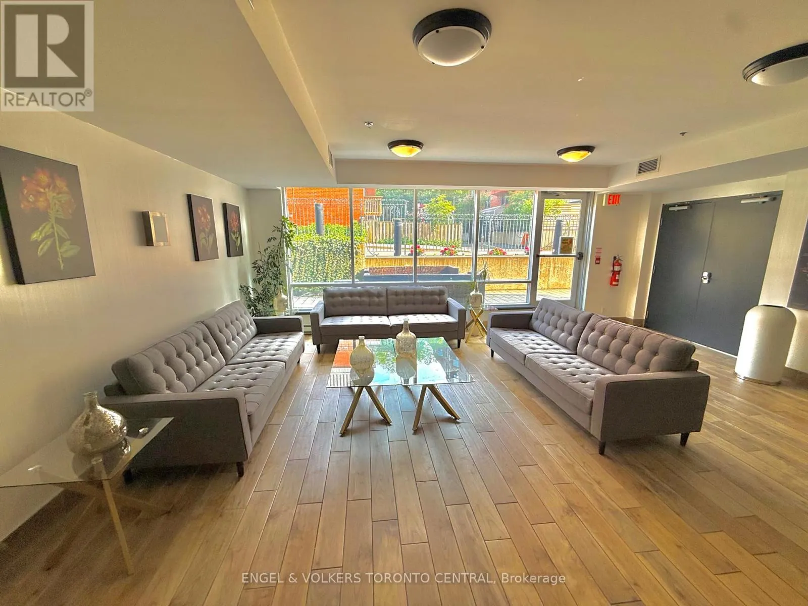 208 - 225 WELLESLEY STREET E