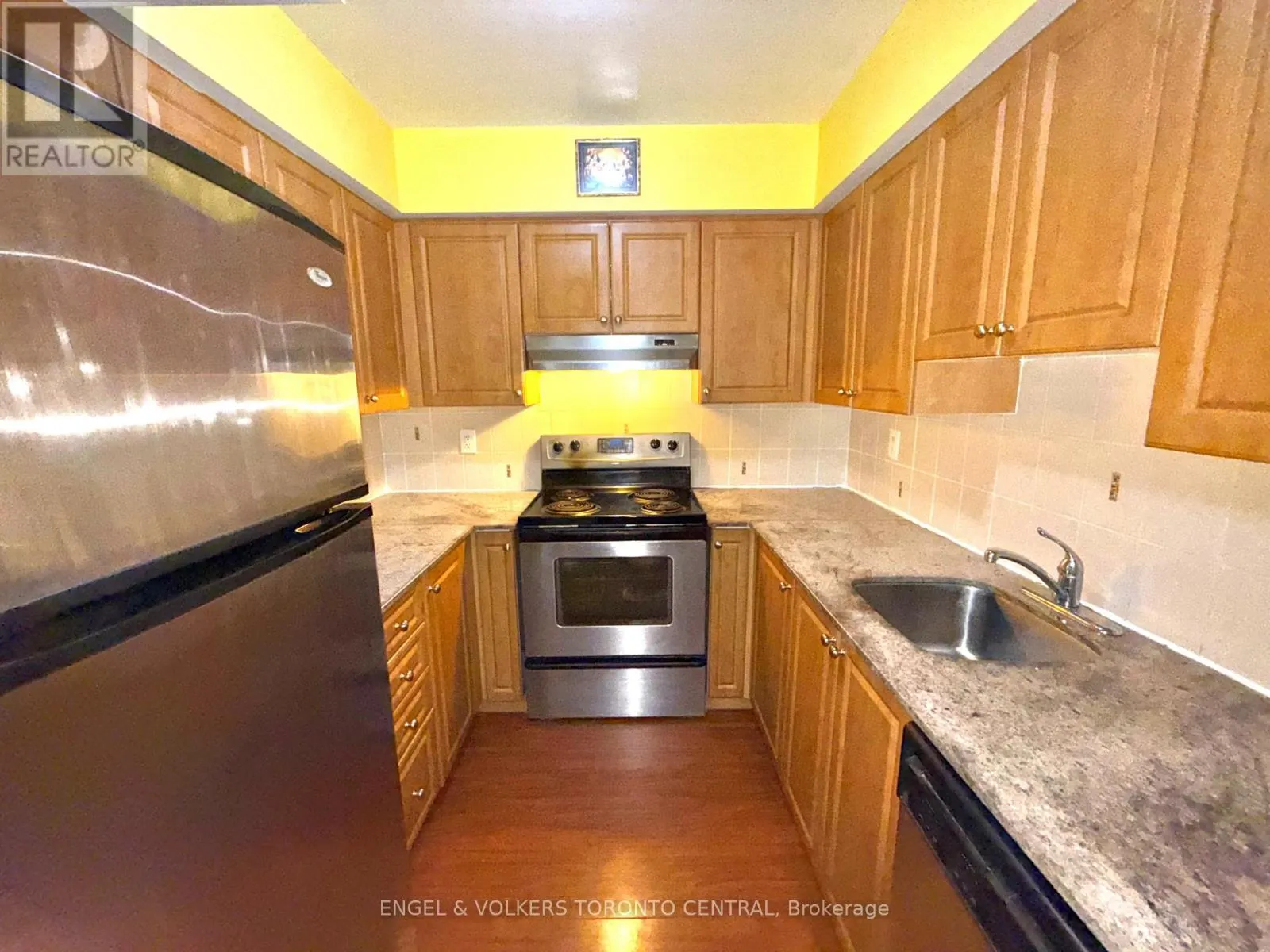 208 - 225 WELLESLEY STREET E