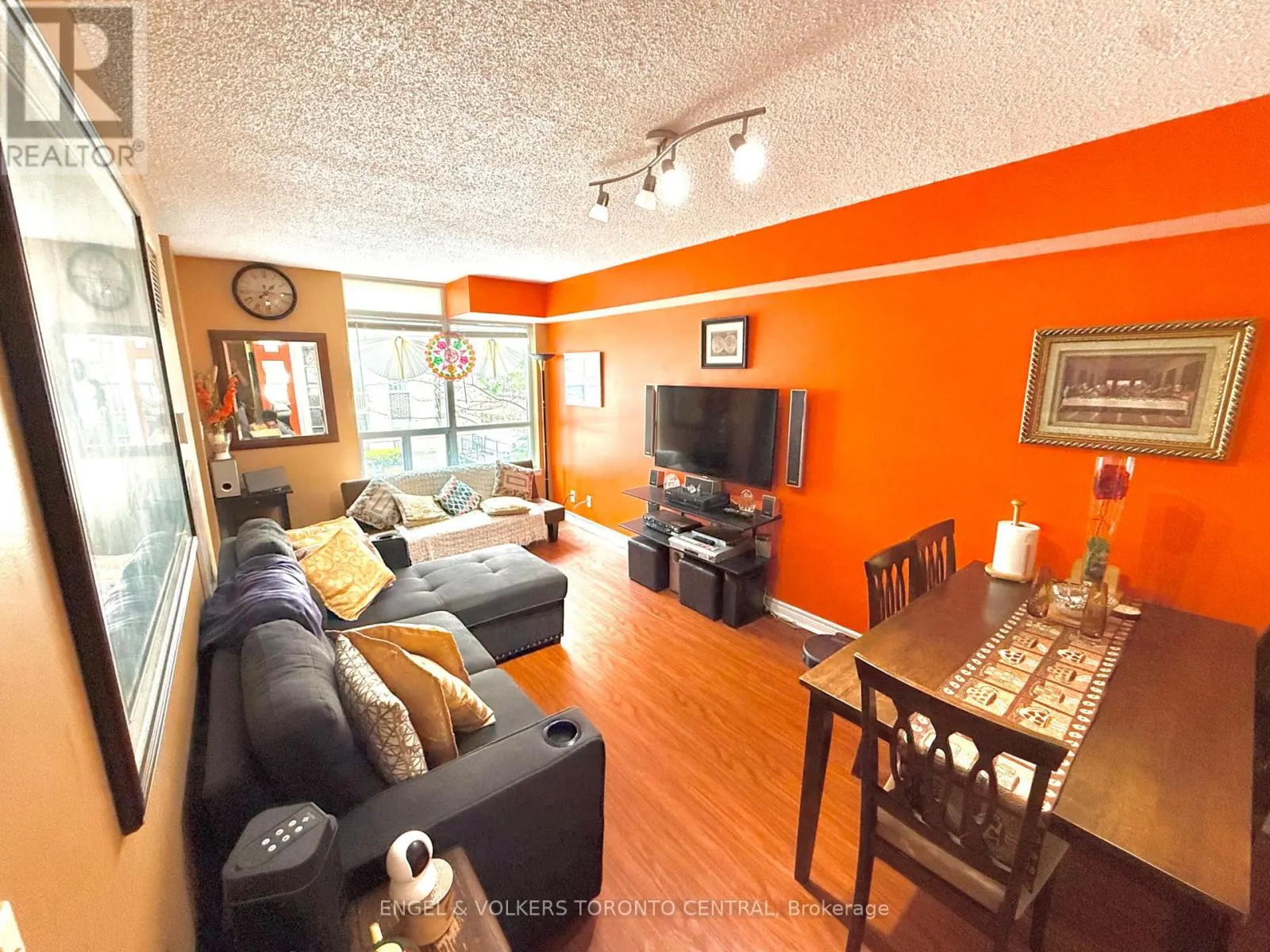 208 - 225 WELLESLEY STREET E