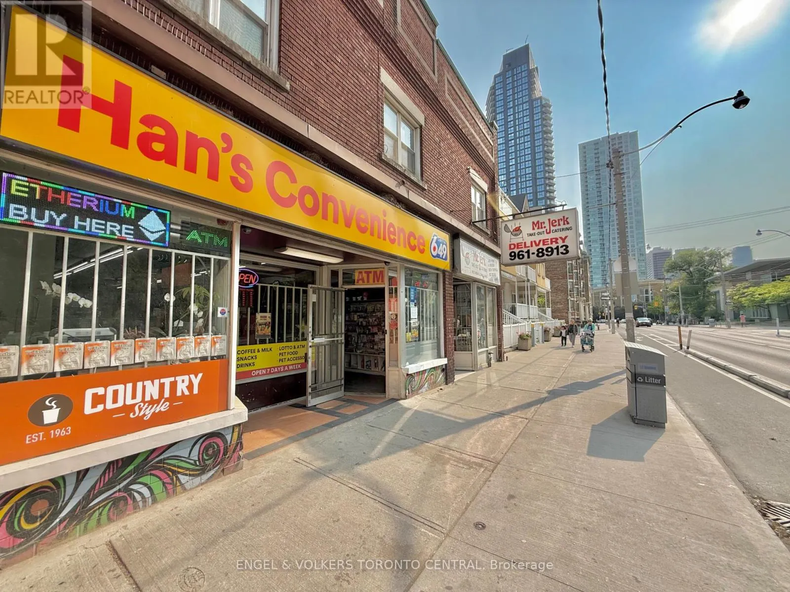 208 - 225 WELLESLEY STREET E