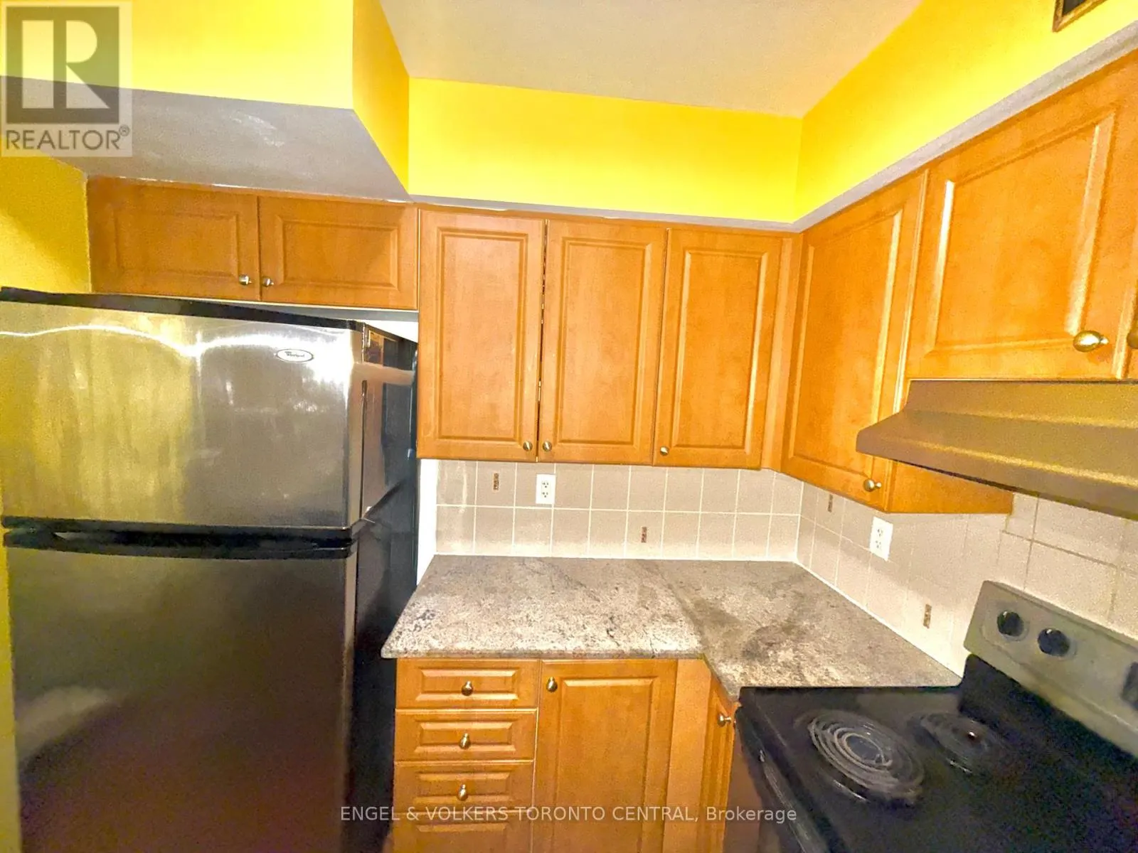 208 - 225 WELLESLEY STREET E