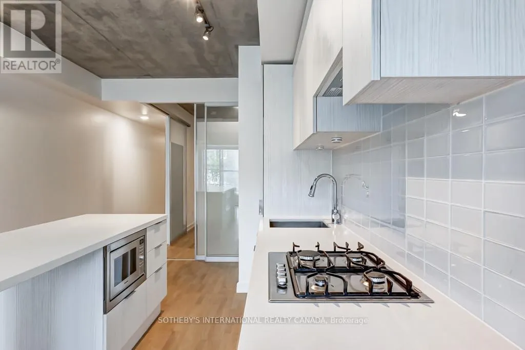 203 - 109 OSSINGTON AVENUE