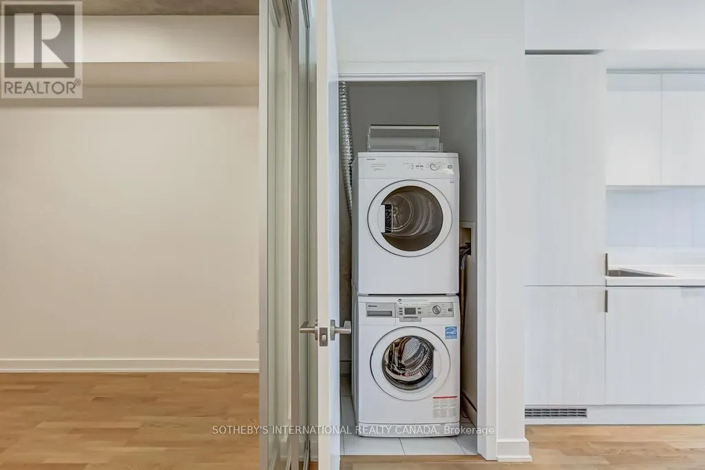 203 - 109 OSSINGTON AVENUE