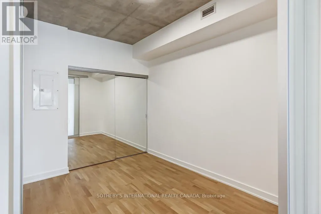 203 - 109 OSSINGTON AVENUE