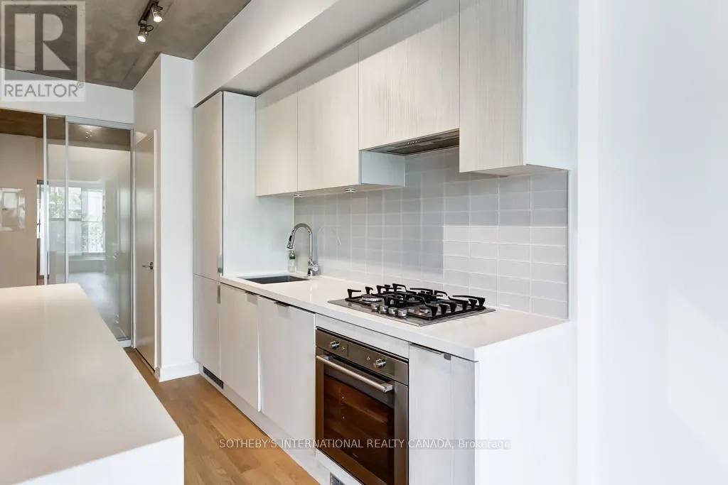 203 - 109 OSSINGTON AVENUE
