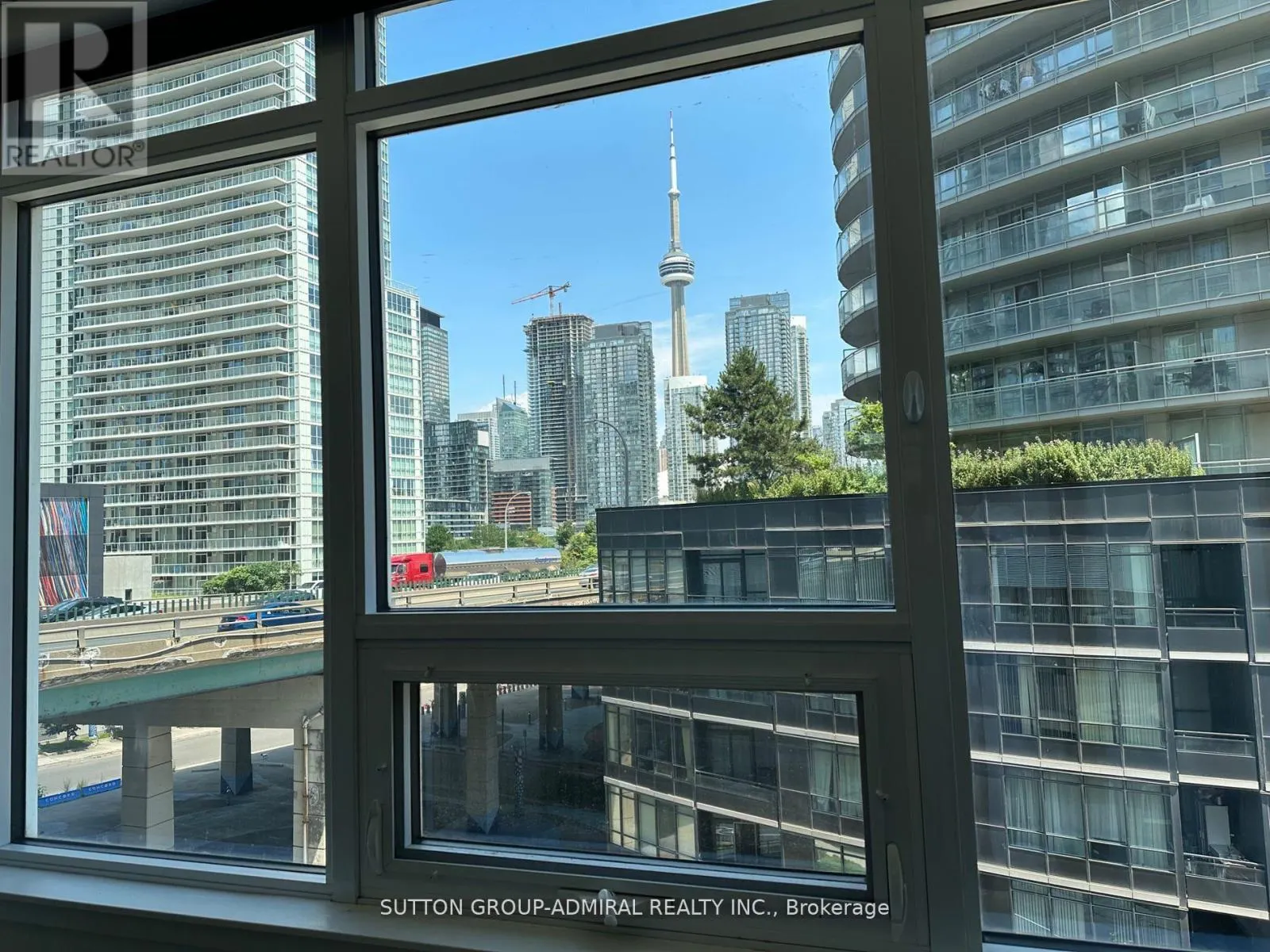 615 - 17 BATHURST STREET