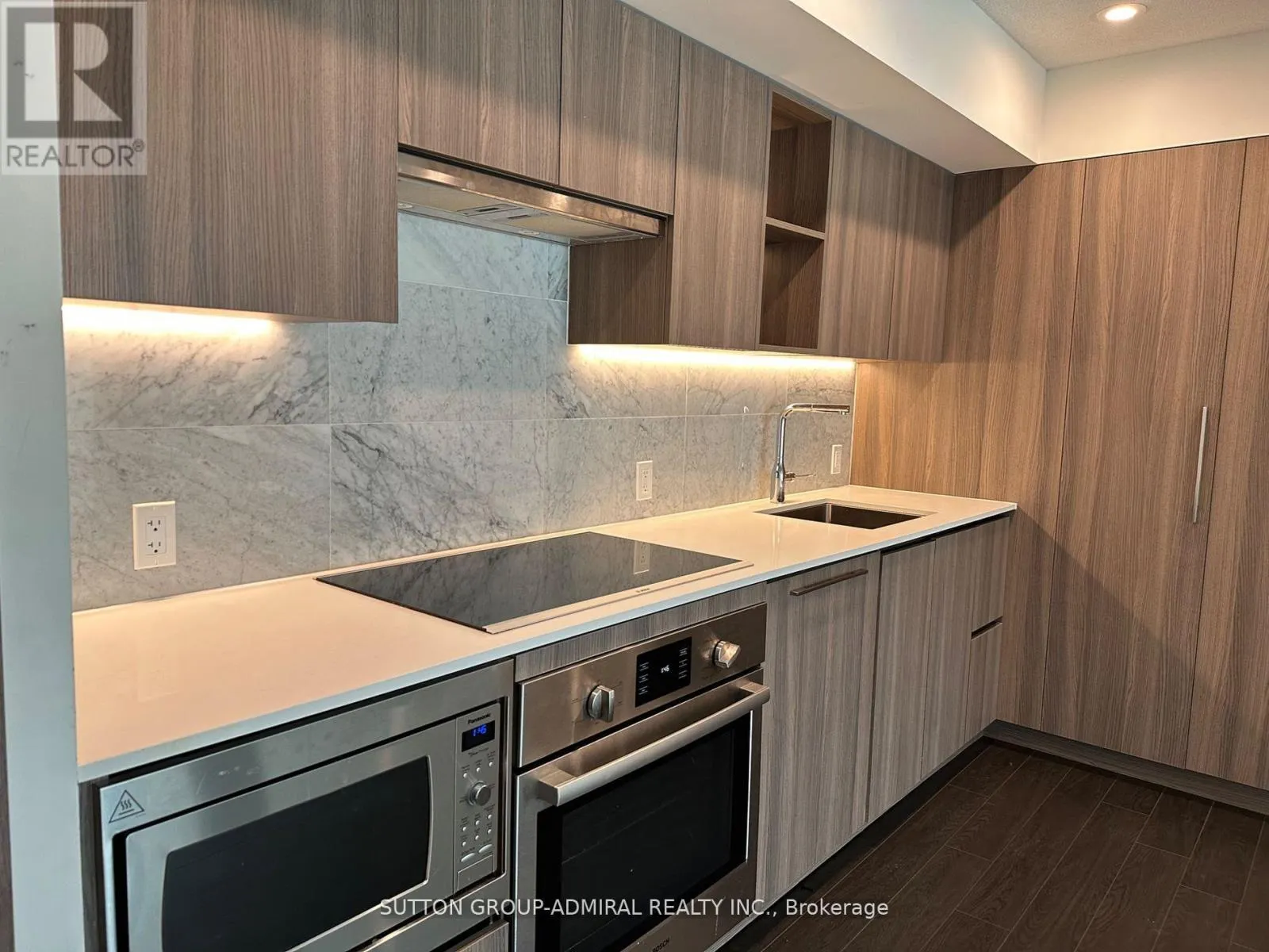 615 - 17 BATHURST STREET