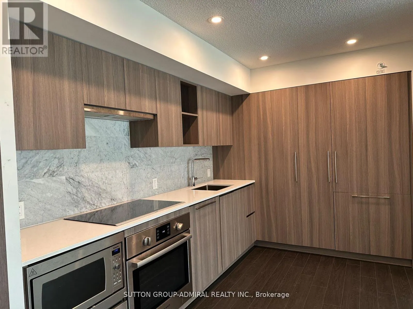 615 - 17 BATHURST STREET