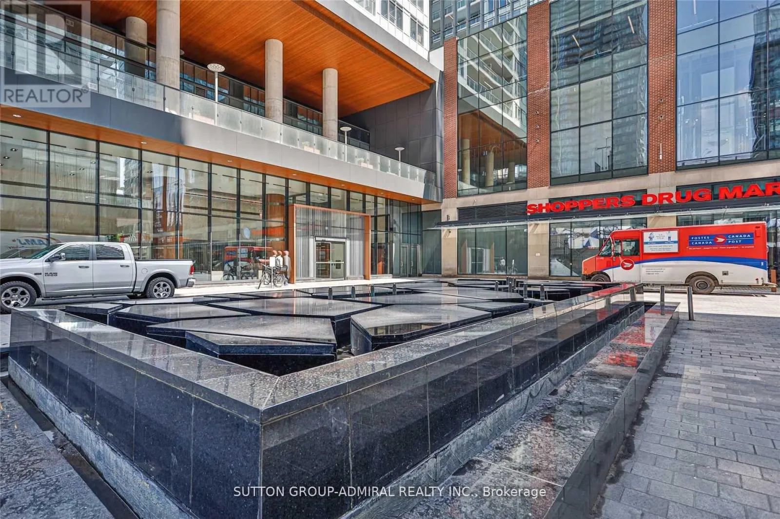 615 - 17 BATHURST STREET