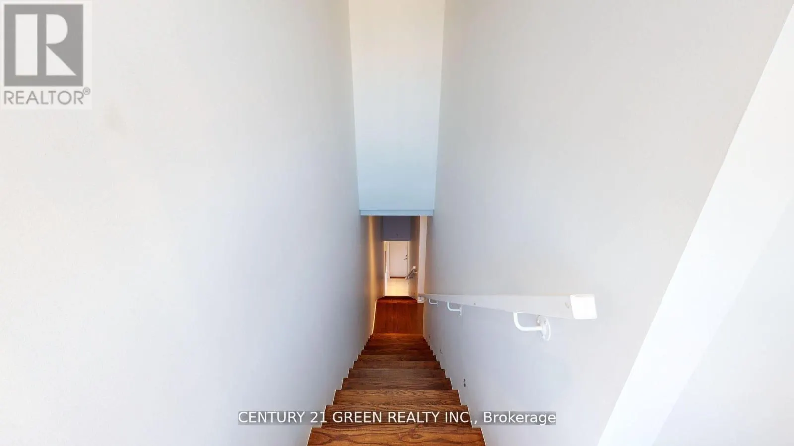 8 - 56 LIPPINCOTT STREET