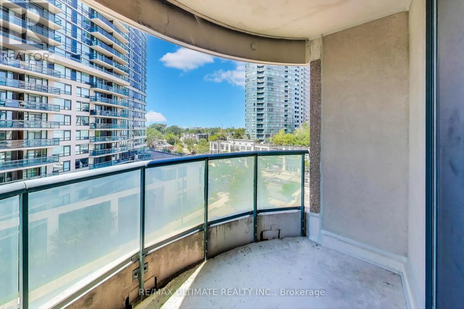 710 - 7 LORRAINE DRIVE