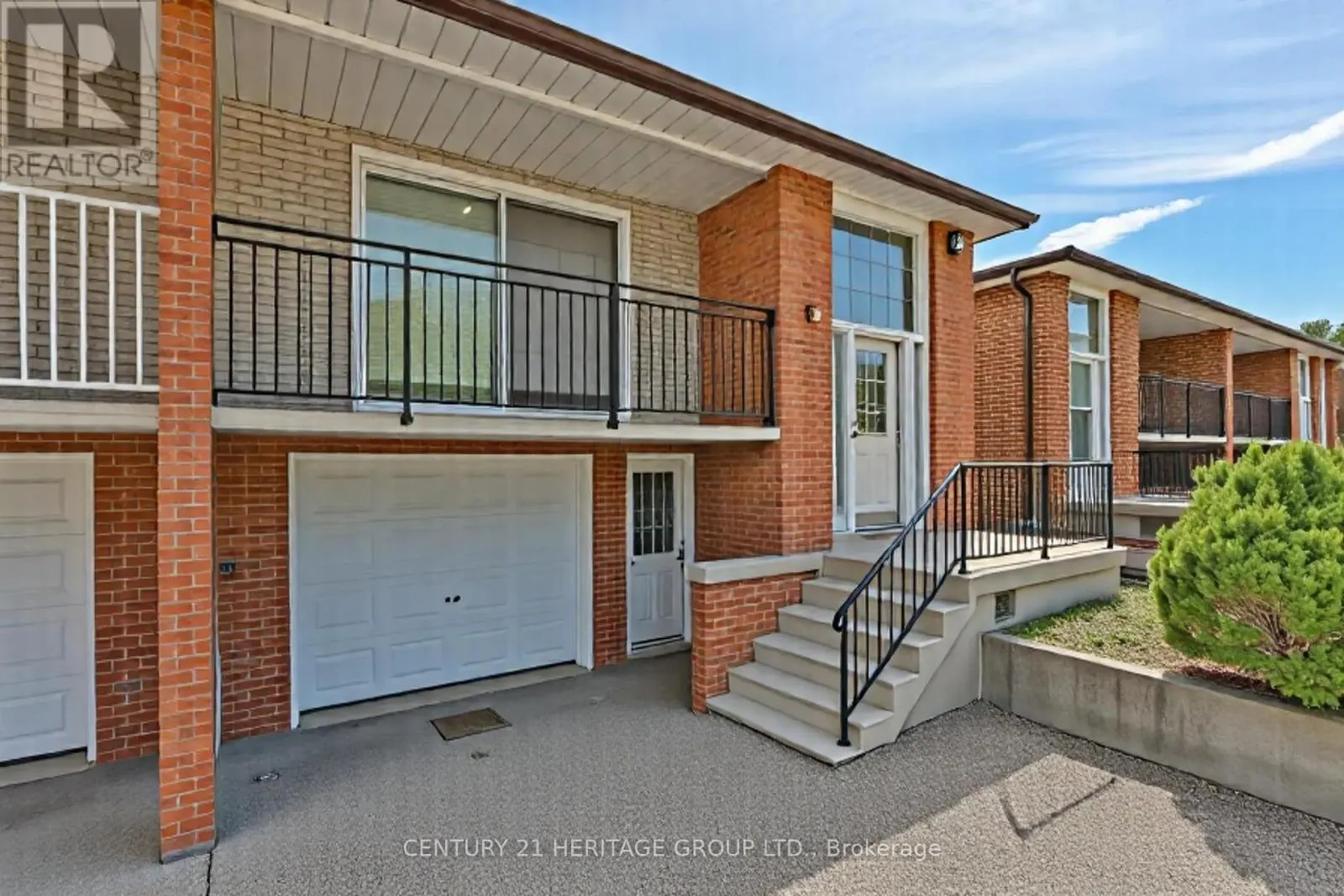107 HAZELNUT CRESCENT