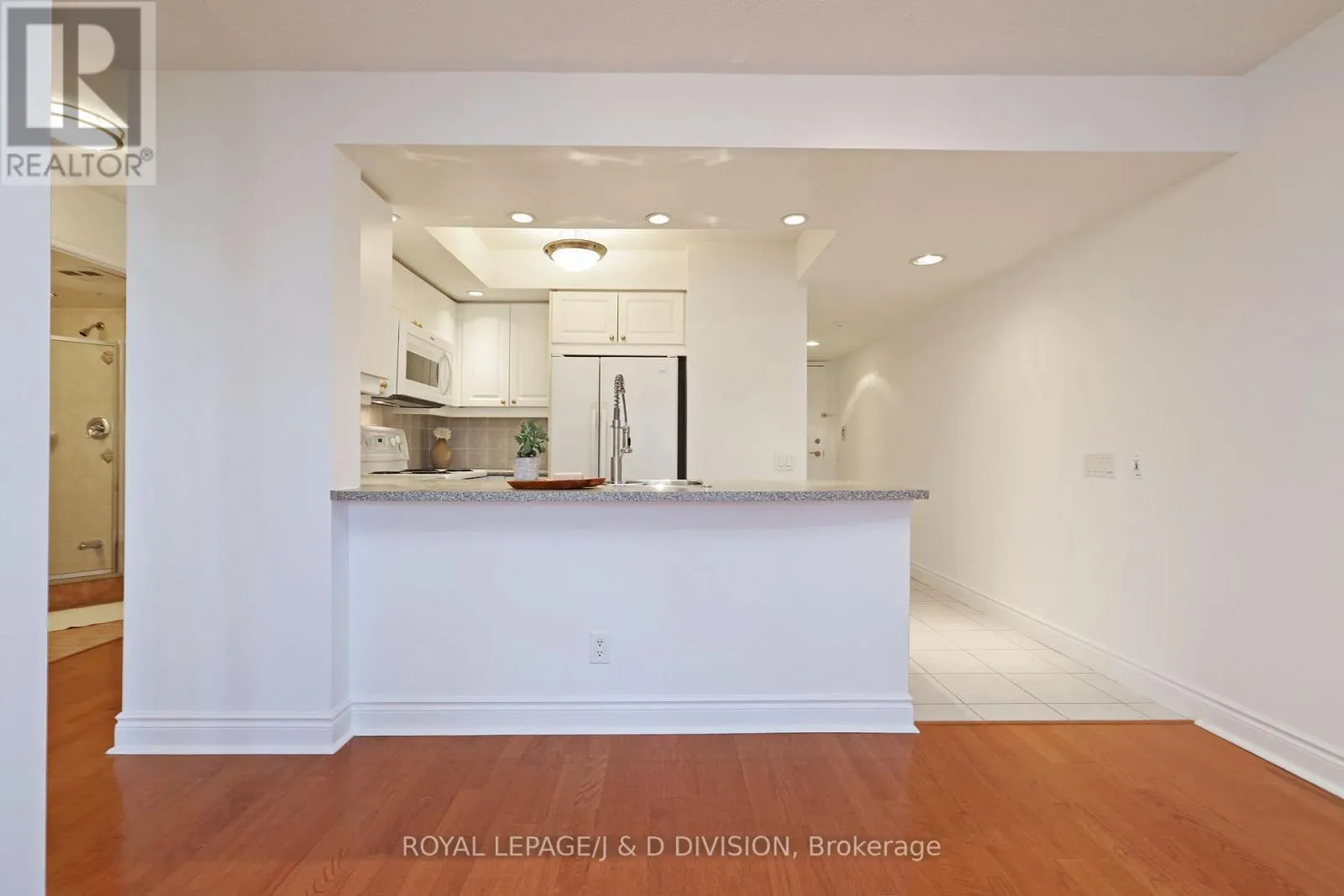 924 - 15 NORTHTOWN WAY