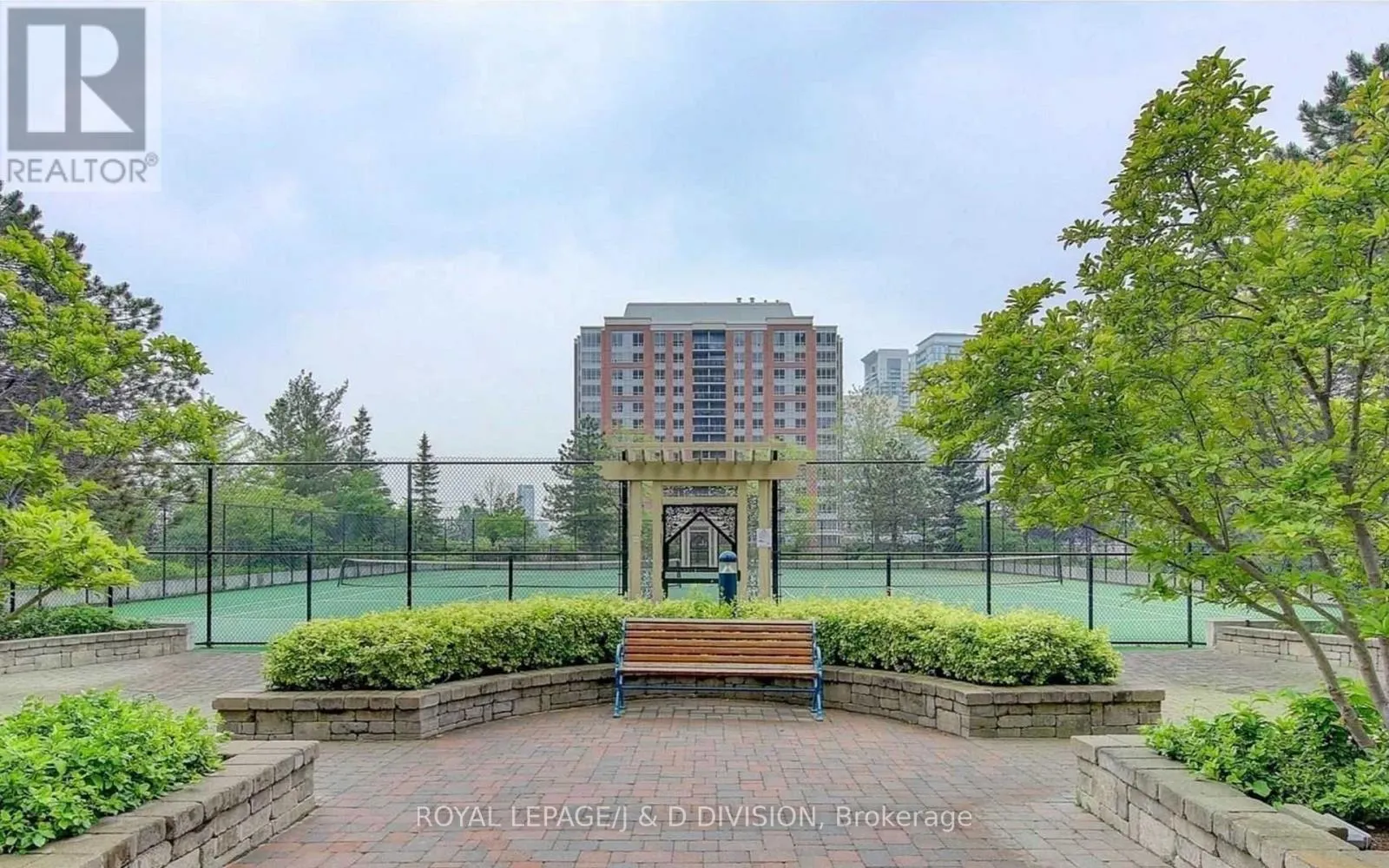 924 - 15 NORTHTOWN WAY