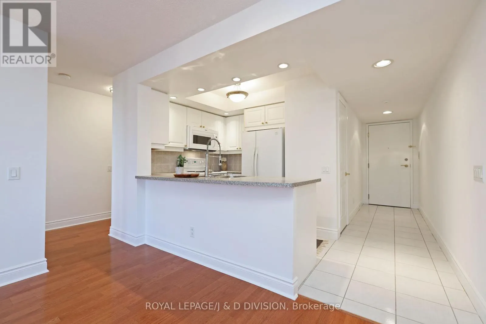 924 - 15 NORTHTOWN WAY