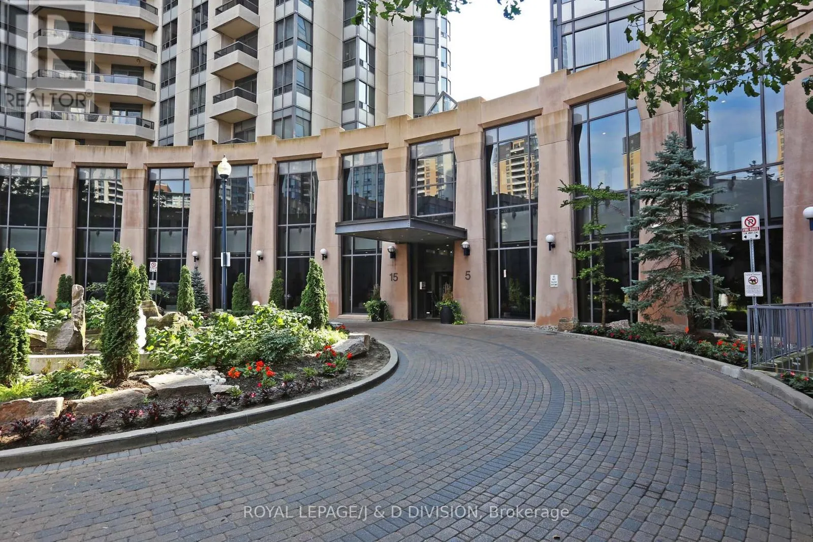 924 - 15 NORTHTOWN WAY