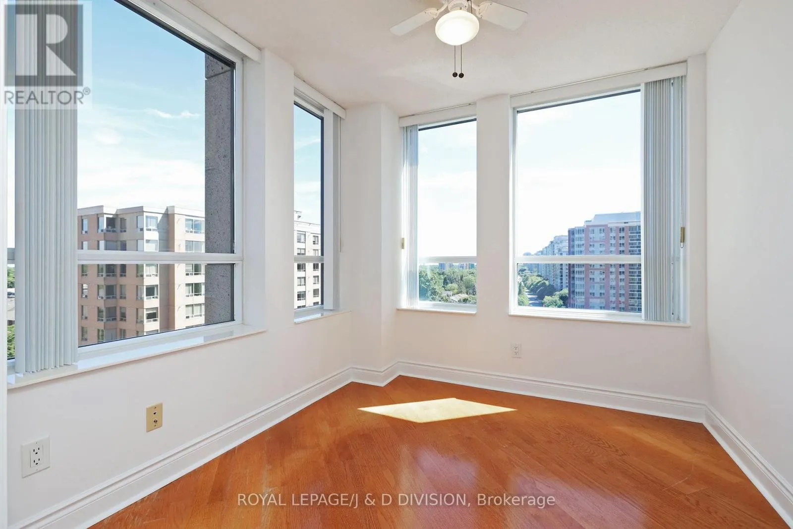 924 - 15 NORTHTOWN WAY