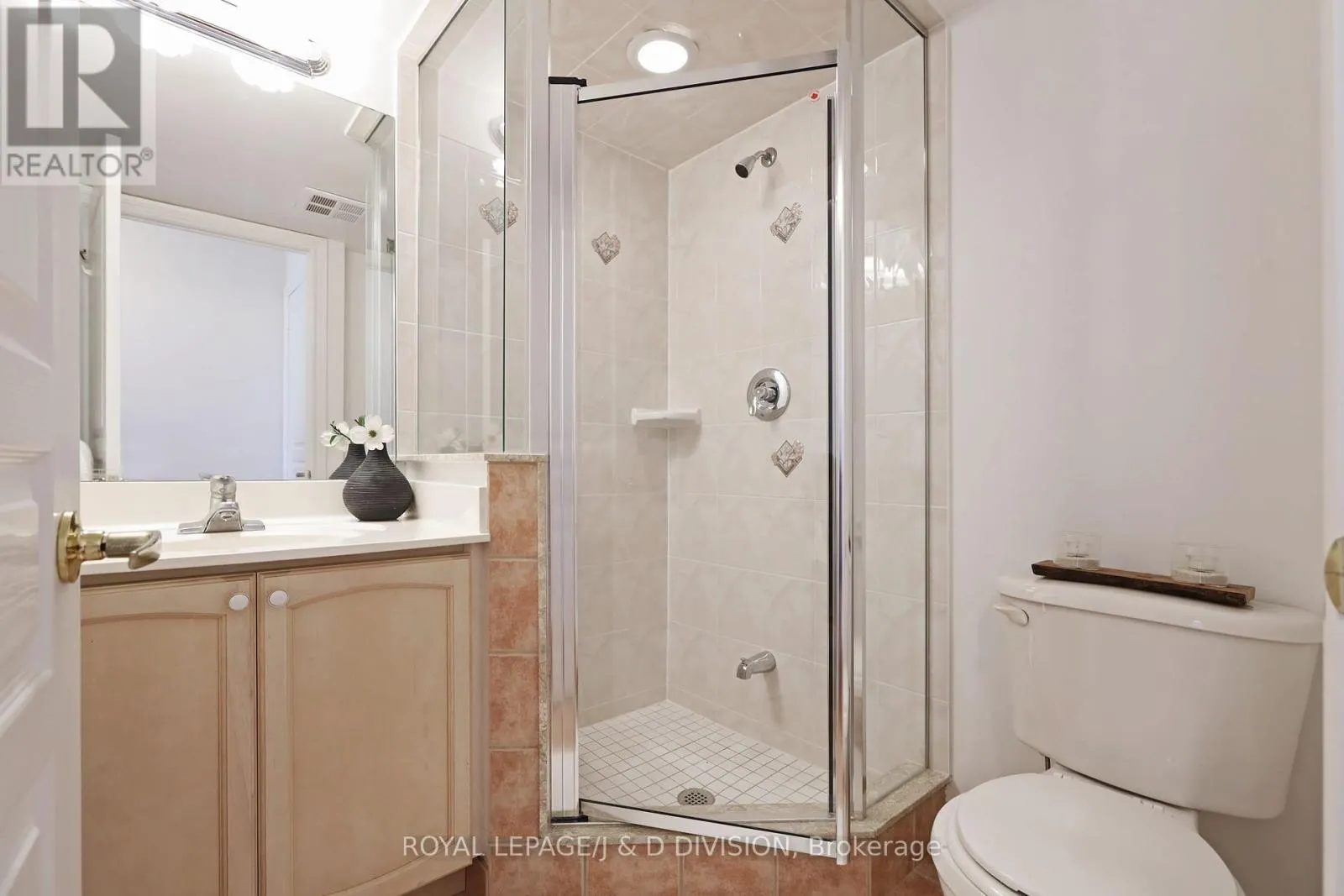 924 - 15 NORTHTOWN WAY