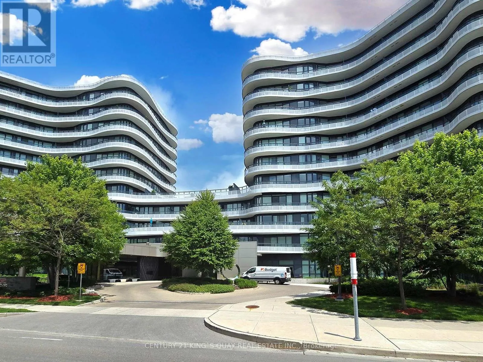 915 - 99 THE DONWAY W