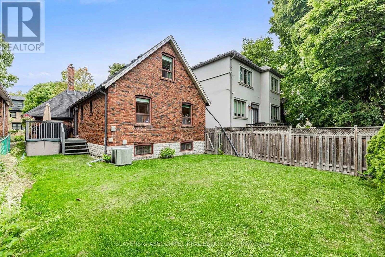 25 FAIRLEIGH CRESCENT