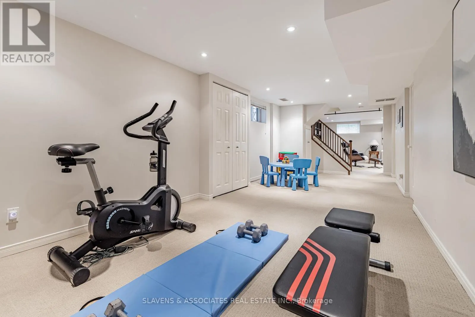 25 FAIRLEIGH CRESCENT