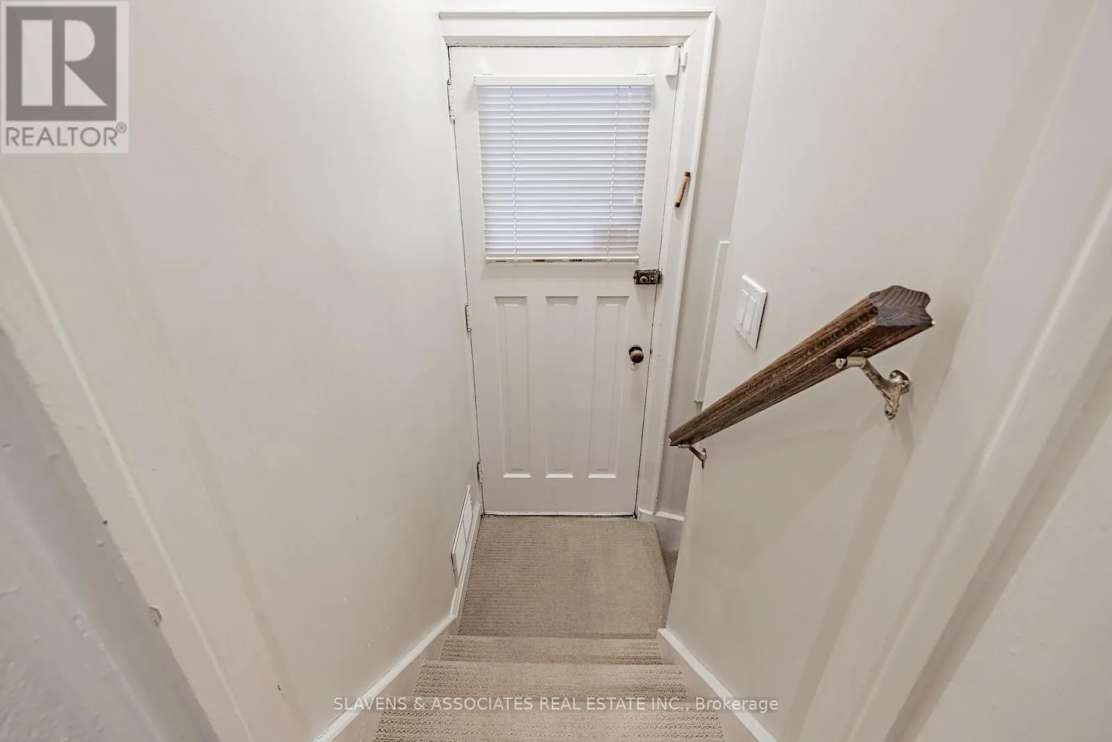 25 FAIRLEIGH CRESCENT
