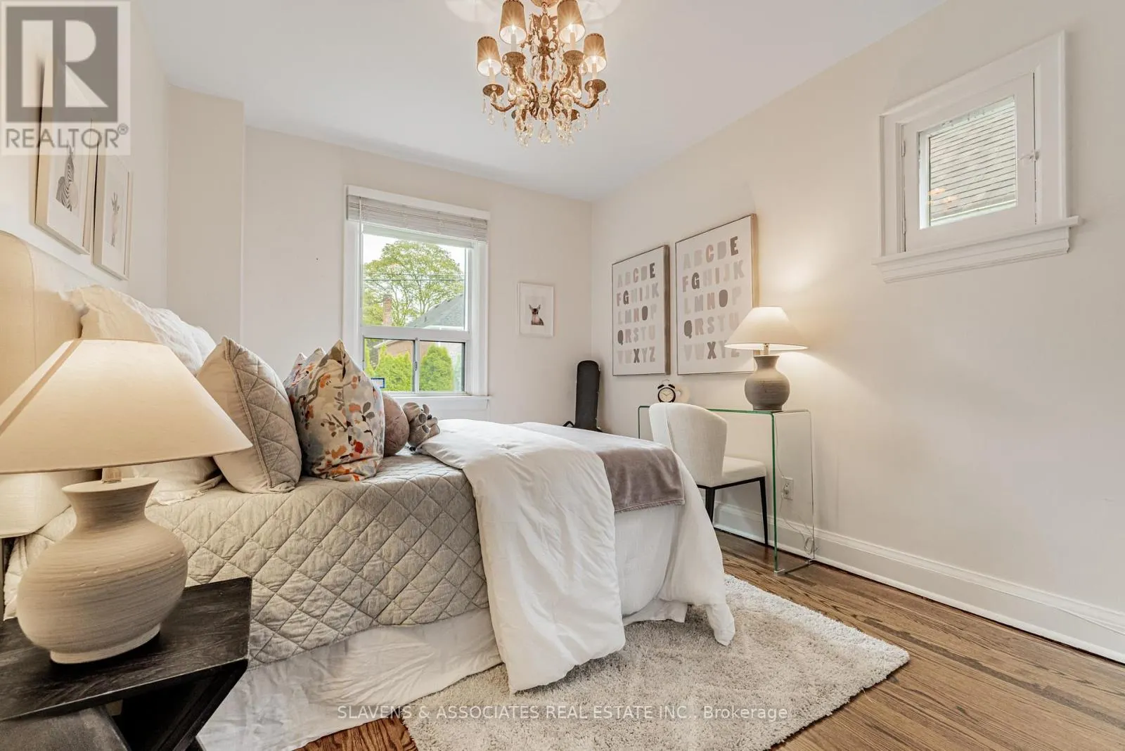 25 FAIRLEIGH CRESCENT