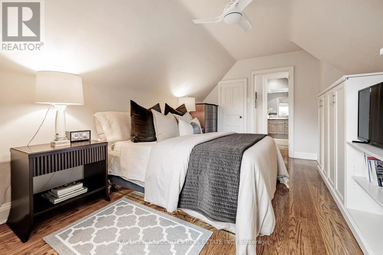 25 FAIRLEIGH CRESCENT
