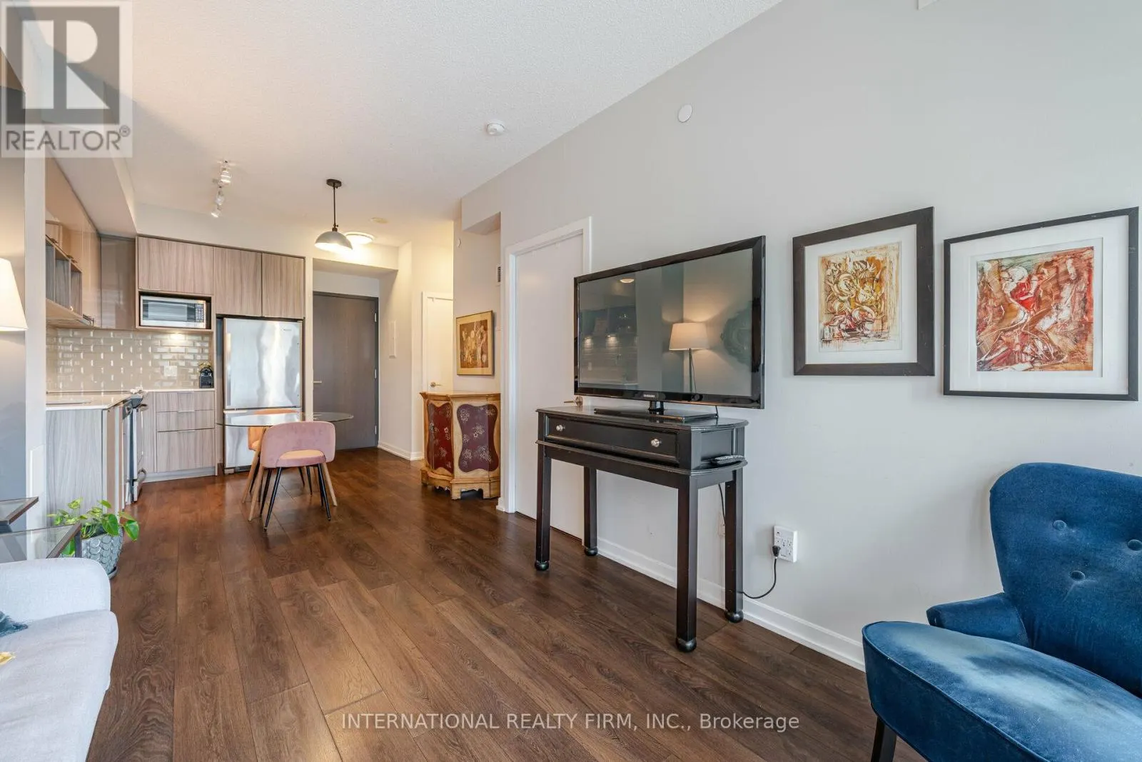 303 - 52 FOREST MANOR ROAD