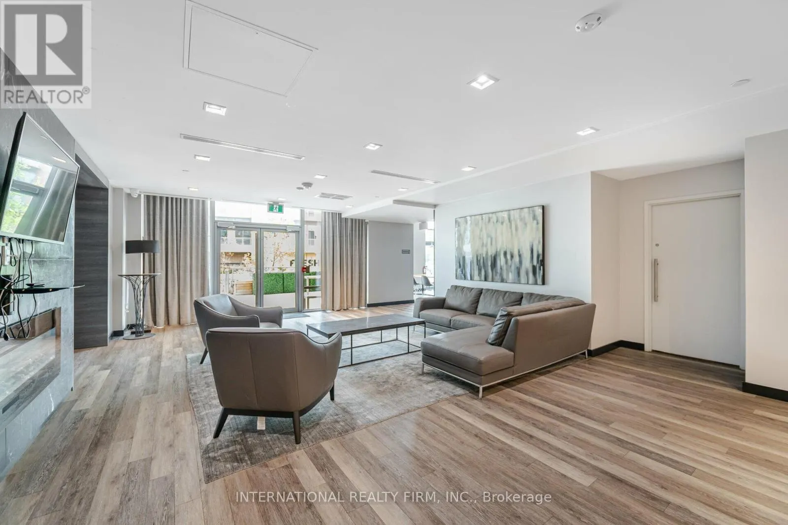 303 - 52 FOREST MANOR ROAD