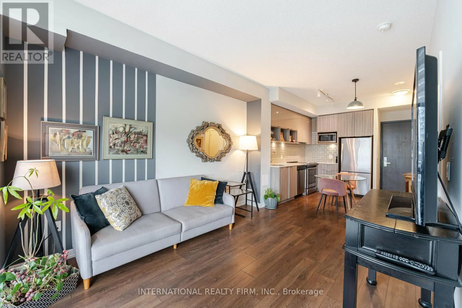 303 - 52 FOREST MANOR ROAD