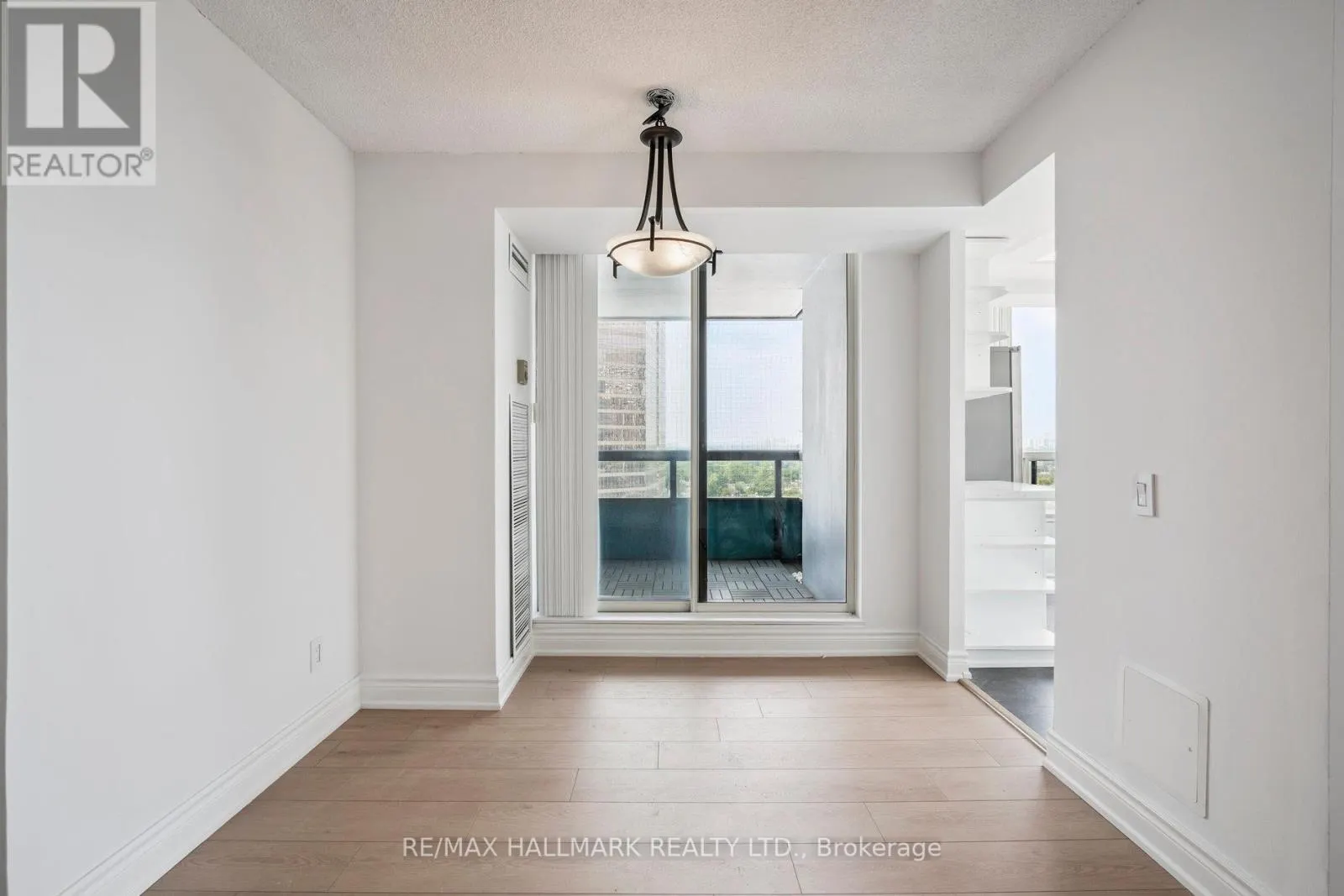 1214 - 7 BISHOP AVENUE