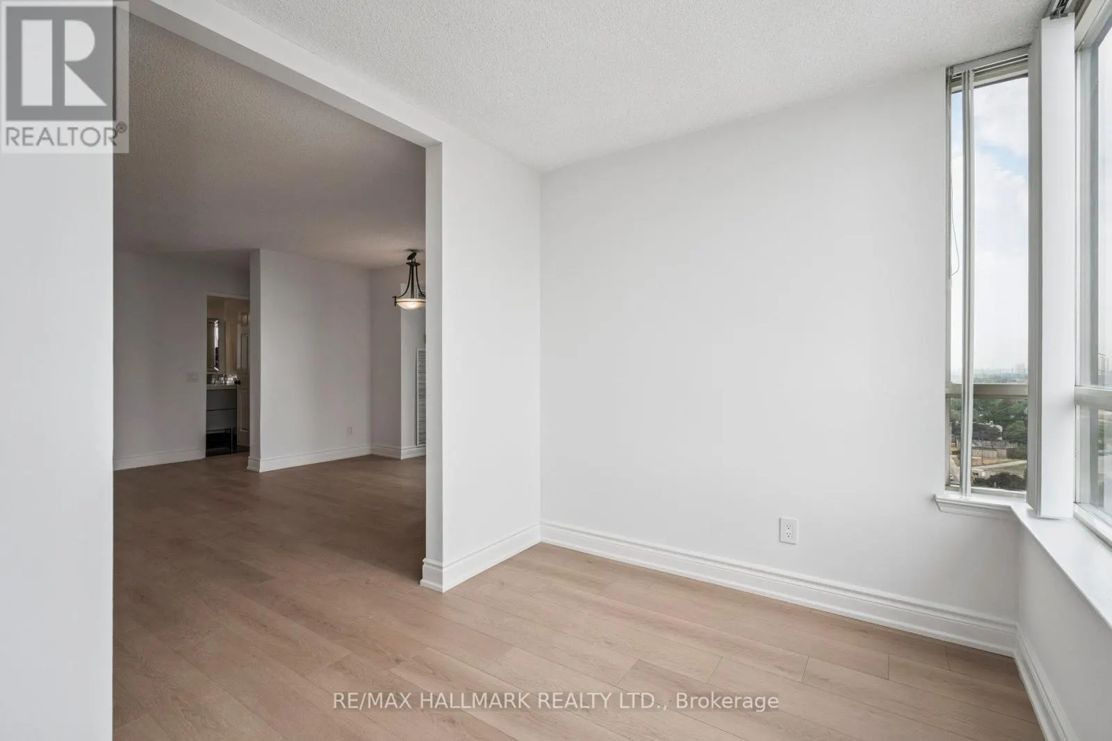 1214 - 7 BISHOP AVENUE
