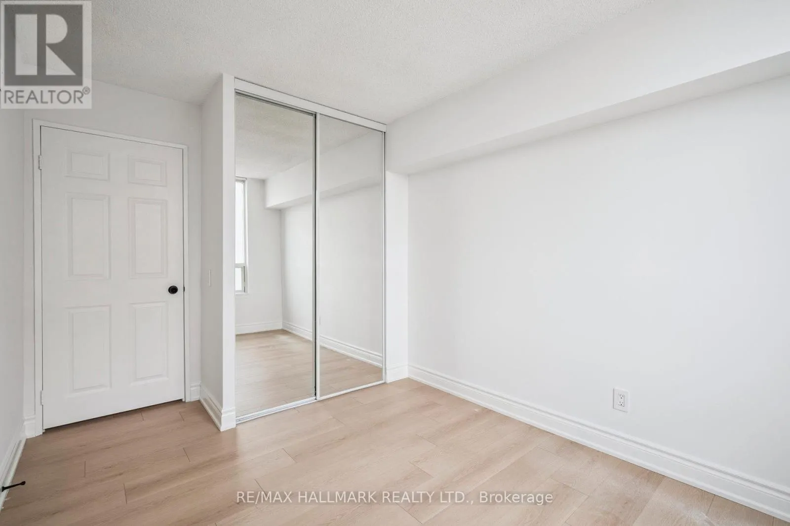 1214 - 7 BISHOP AVENUE