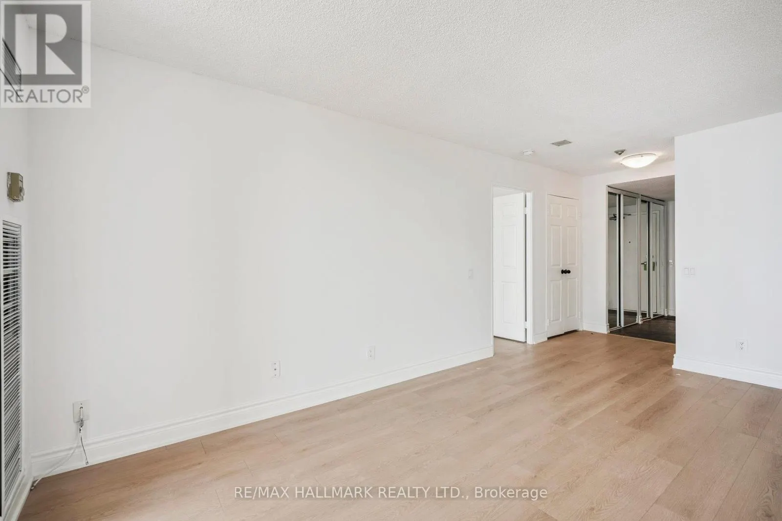 1214 - 7 BISHOP AVENUE