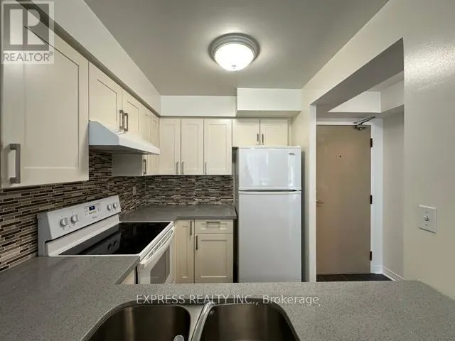 715 - 942 YONGE STREET