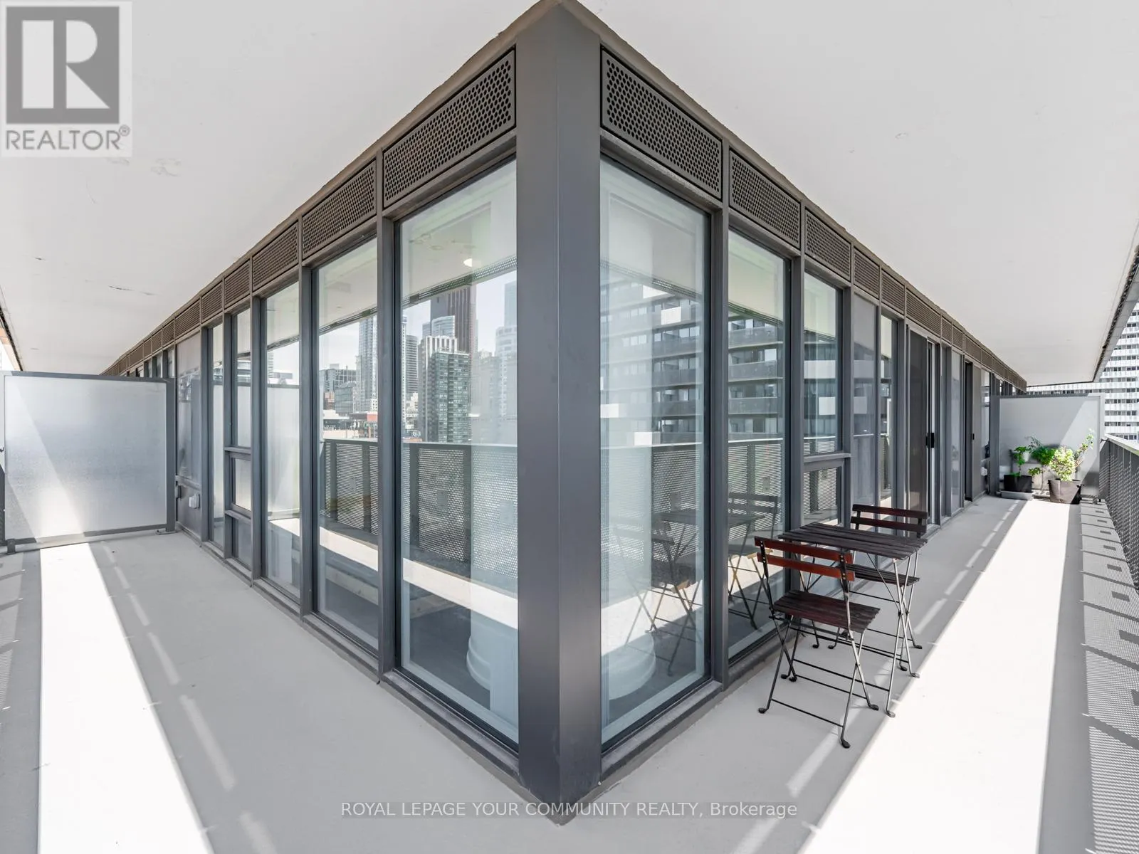 1611 - 55 COOPER STREET