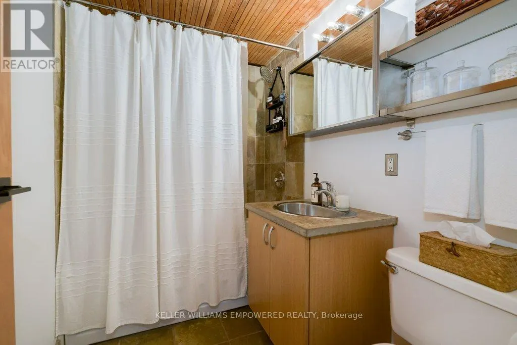 5 - 189 QUEEN STREET E