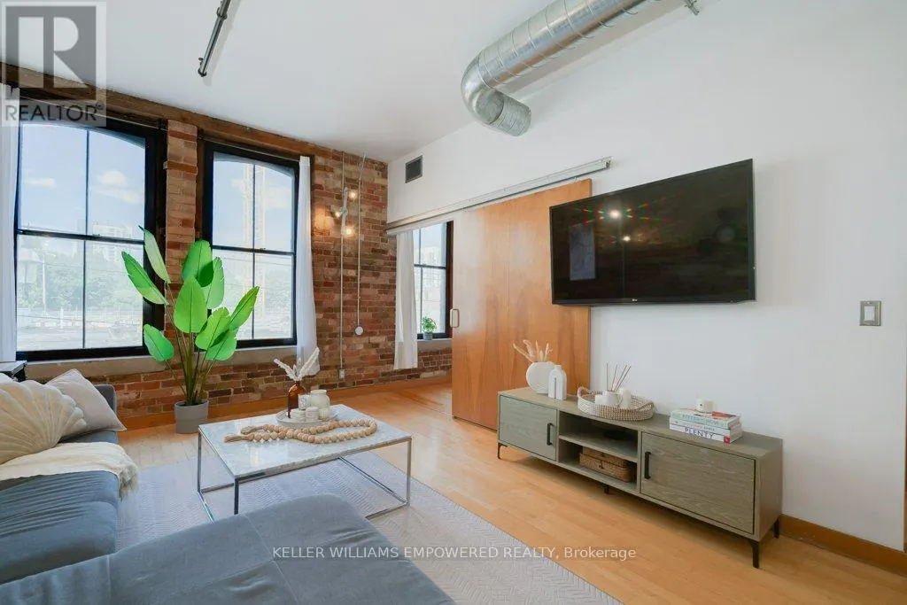 5 - 189 QUEEN STREET E