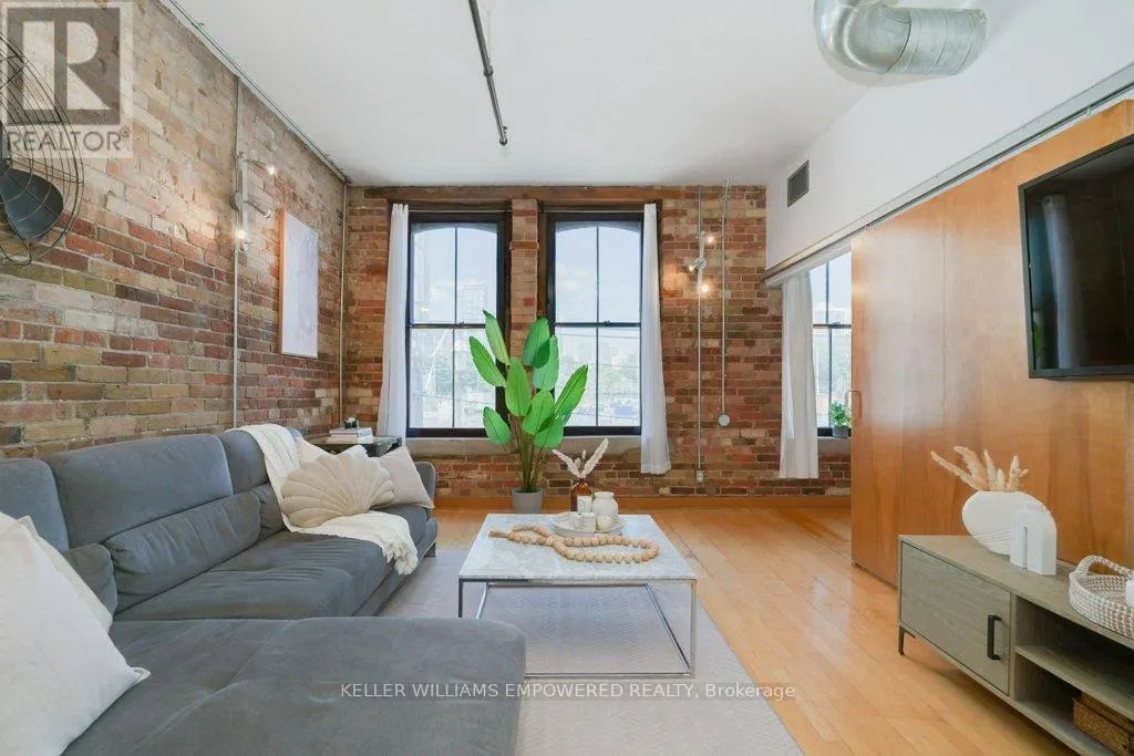 5 - 189 QUEEN STREET E